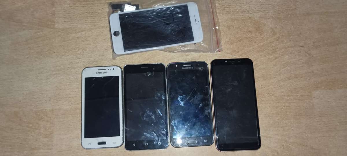 Phones NOT TESTED *AS IS*