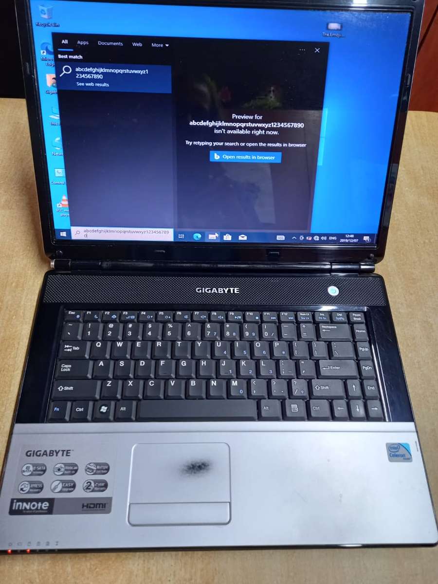Gigabyte Ddr2 laptop ( battery lasts aprox 30 minutes)