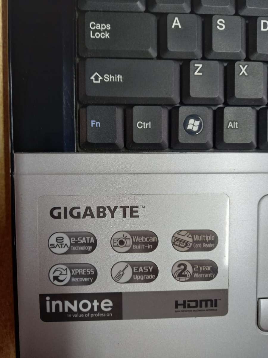 Gigabyte Ddr2 laptop ( battery lasts aprox 30 minutes)