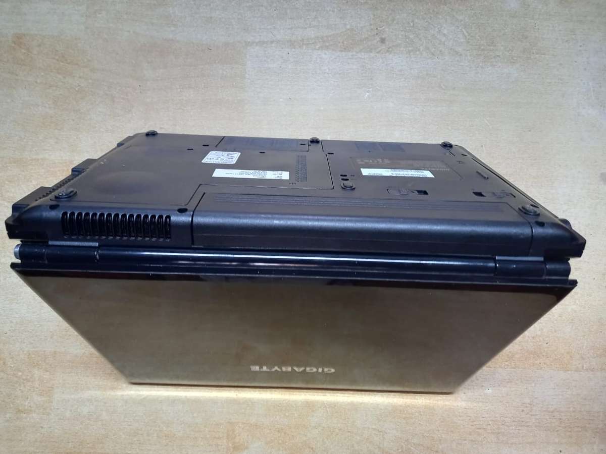 Gigabyte Ddr2 laptop ( battery lasts aprox 30 minutes)