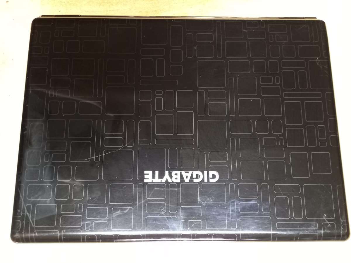 Gigabyte Ddr2 laptop ( battery lasts aprox 30 minutes)