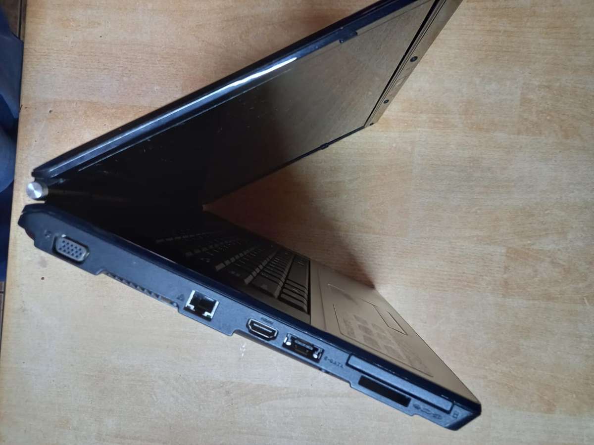 Gigabyte Ddr2 laptop ( battery lasts aprox 30 minutes)