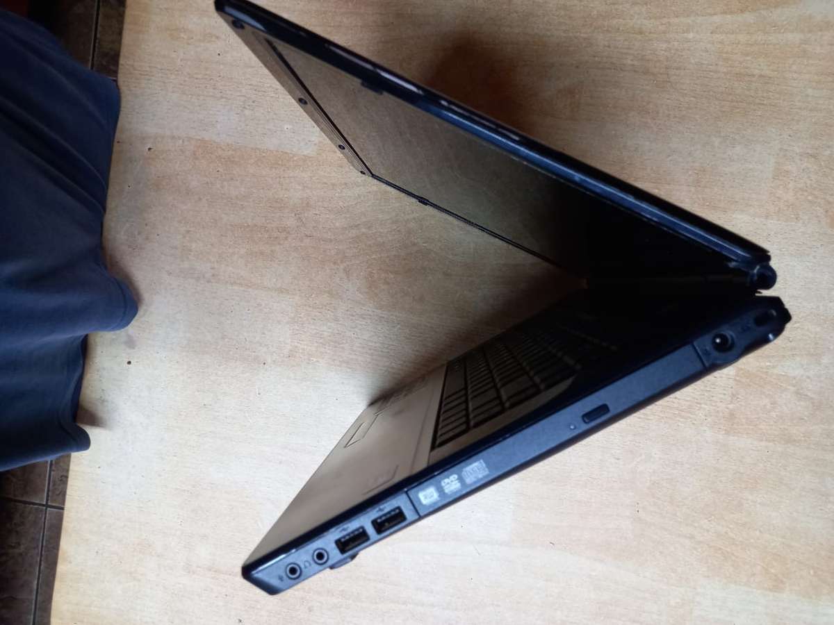 Gigabyte Ddr2 laptop ( battery lasts aprox 30 minutes)