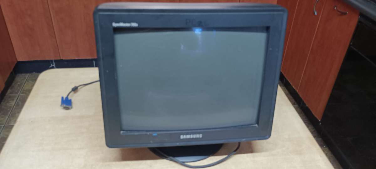 Samsung SyncMaster CRT monitor Model 793S