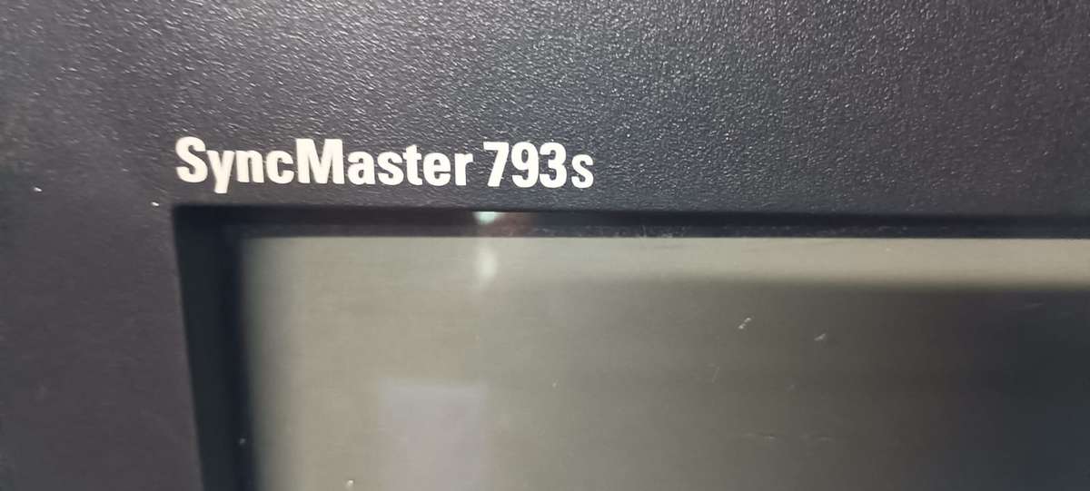 Samsung SyncMaster CRT monitor Model 793S