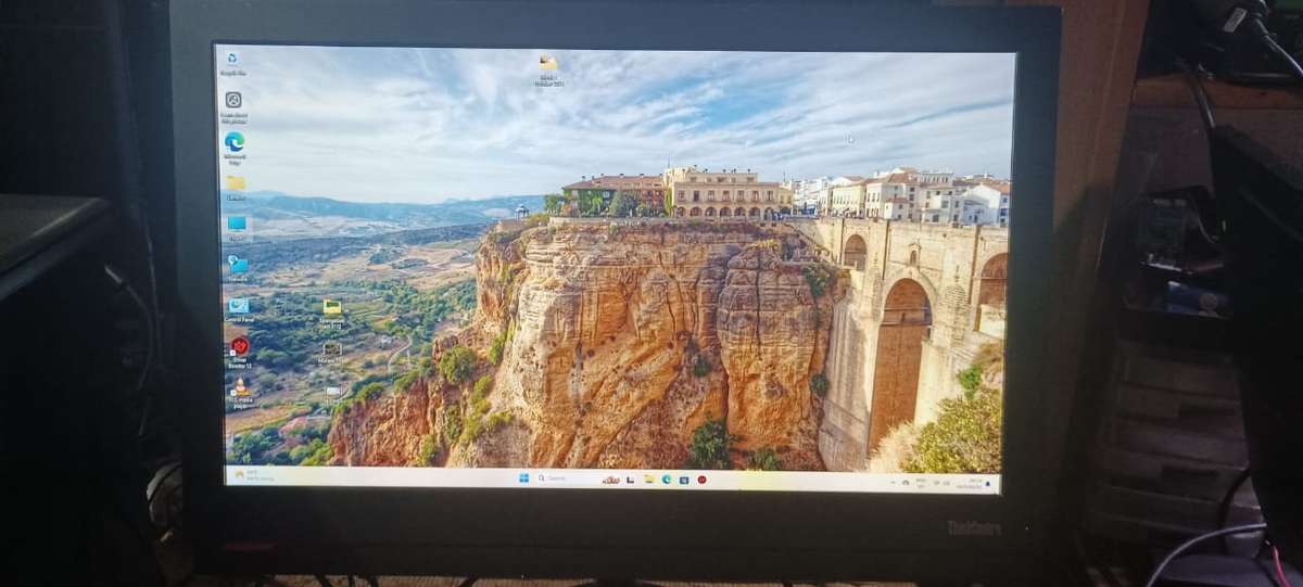All in One Lenovo I5  6th gen