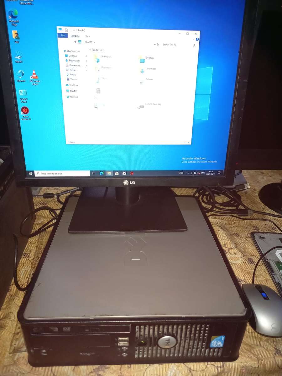 Dell Core 2 quad tower and LG Flatron 1919S screen