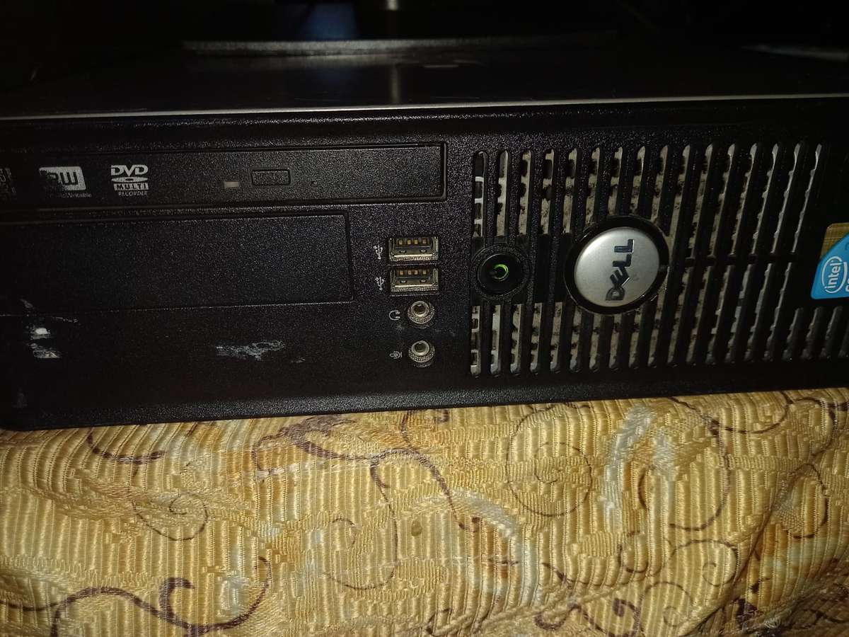 Dell Core 2 quad tower and LG Flatron 1919S screen