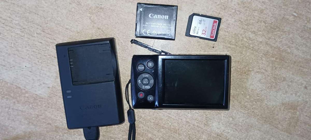 Canon IXUS 185  8x Zoom incl memory card and charger and pouch