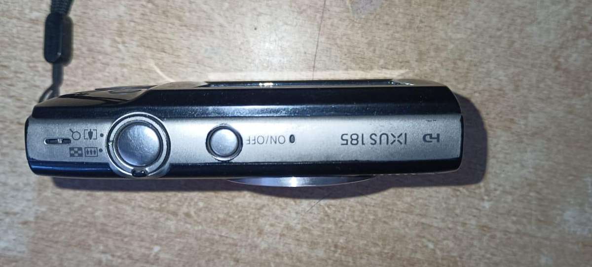 Canon IXUS 185  8x Zoom incl memory card and charger and pouch