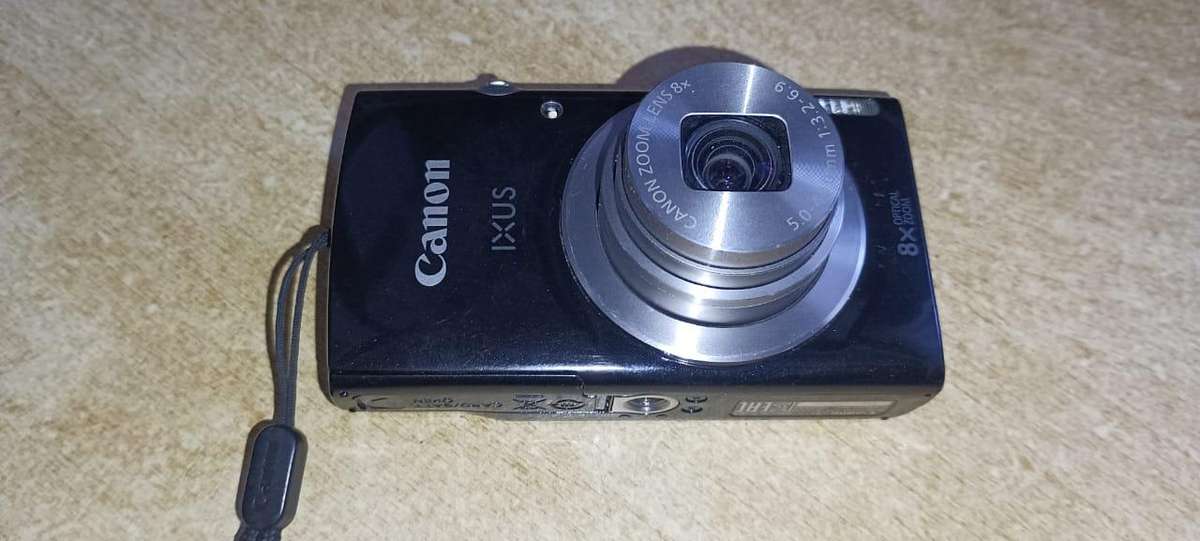 Canon IXUS 185  8x Zoom incl memory card and charger and pouch