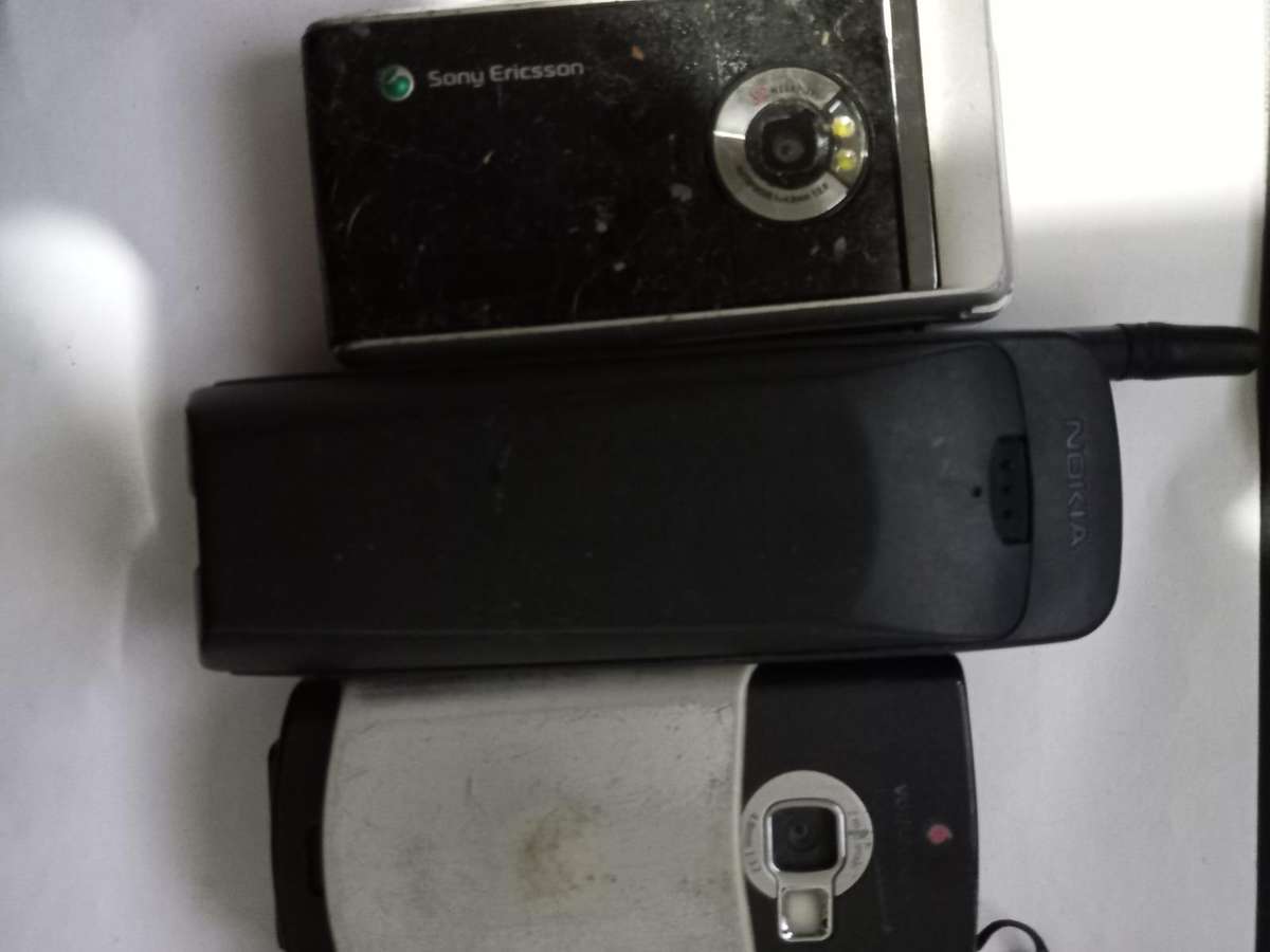 Old phones untested *as is*