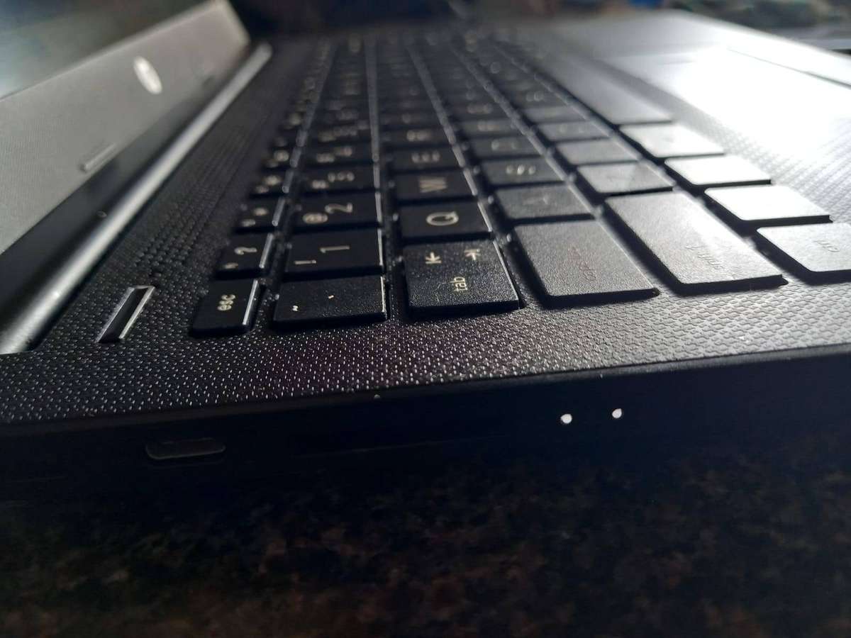 HP AMD 320e laptop