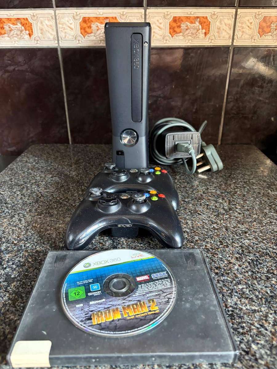 Xbox 360 console with 2 remotes