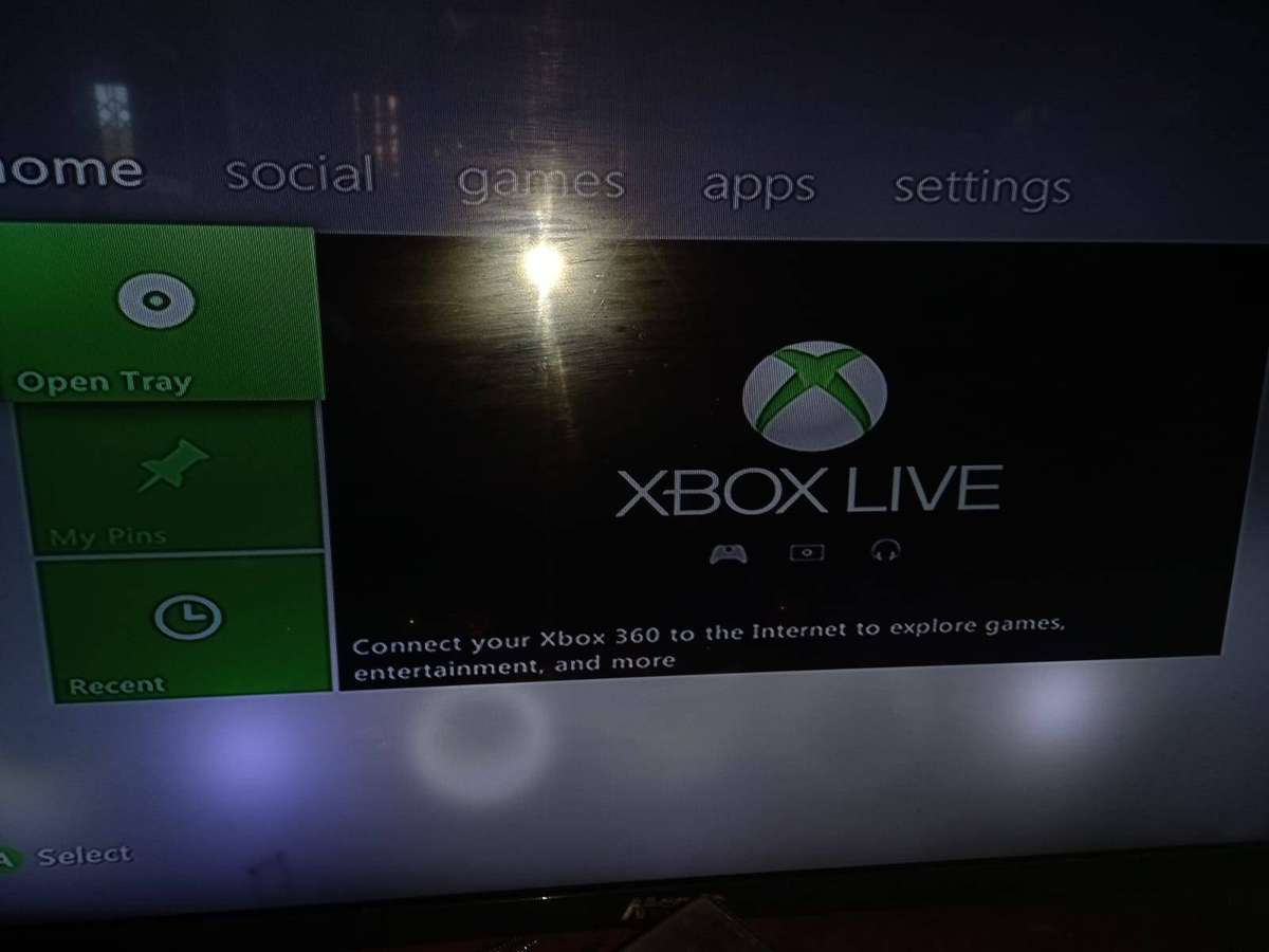 Xbox 360 console with 2 remotes