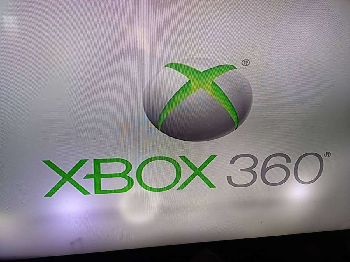 Xbox 360 console with 2 remotes