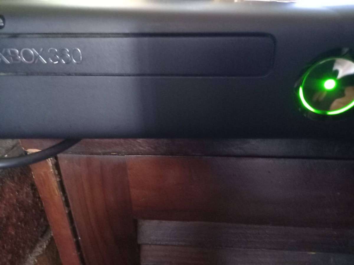 Xbox 360 console with 2 remotes