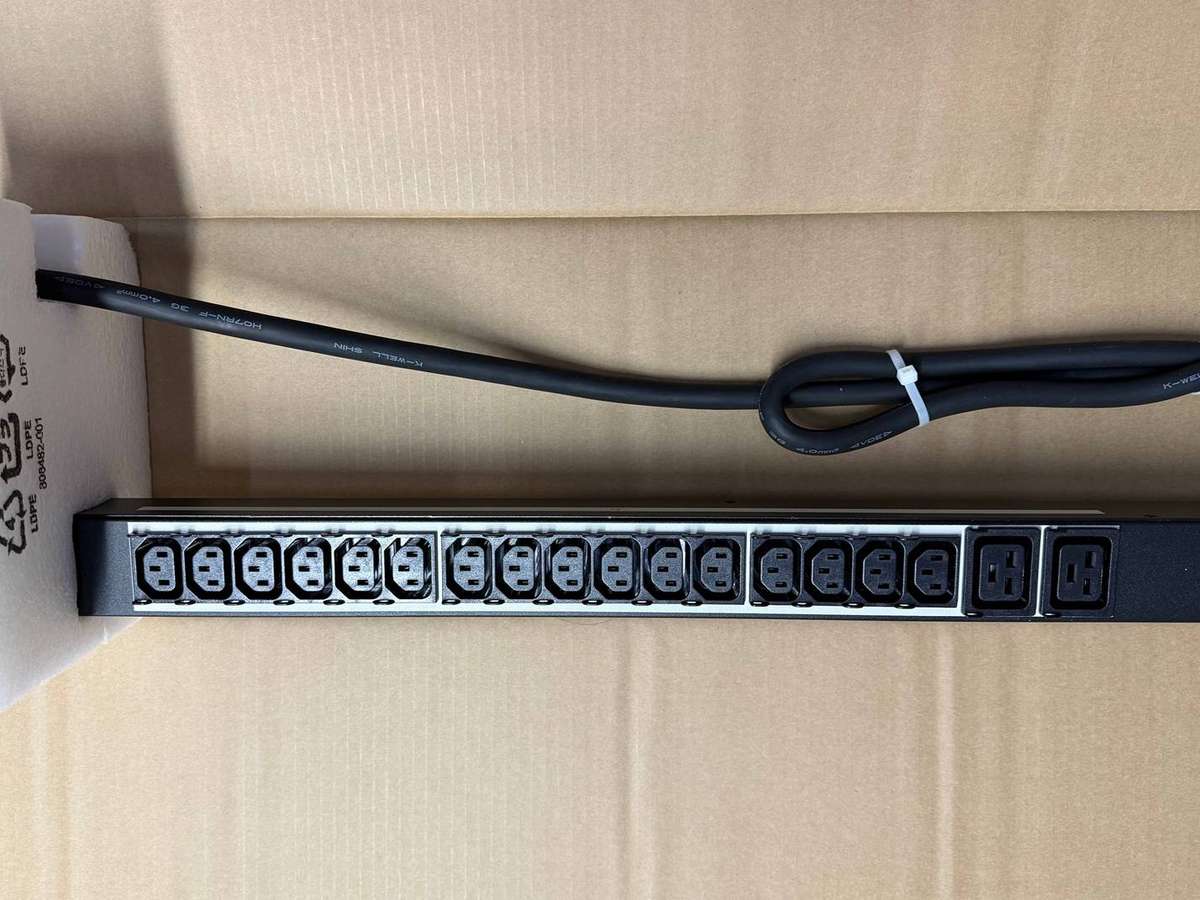 HPE 7.3kVA Metered Power Distribution Unit ( PDU )