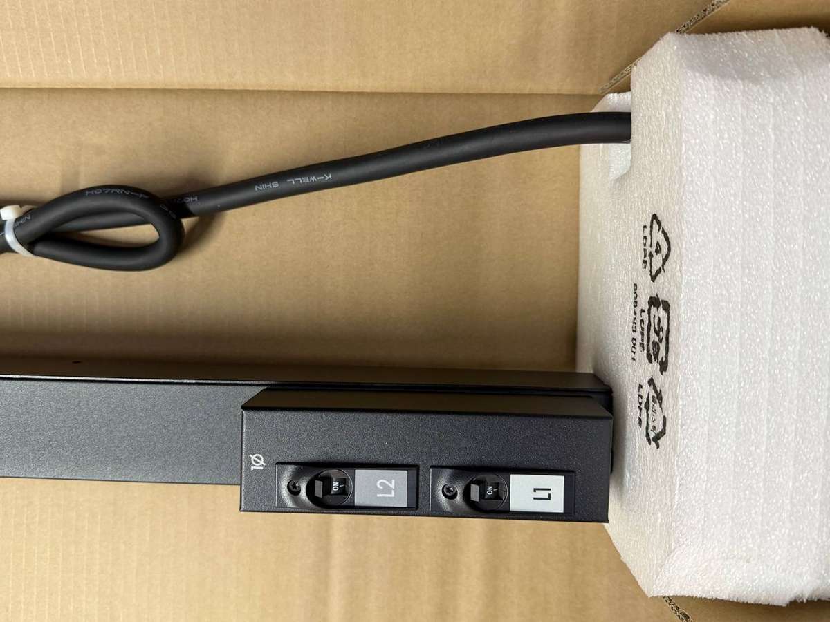 HPE 7.3kVA Metered Power Distribution Unit ( PDU )