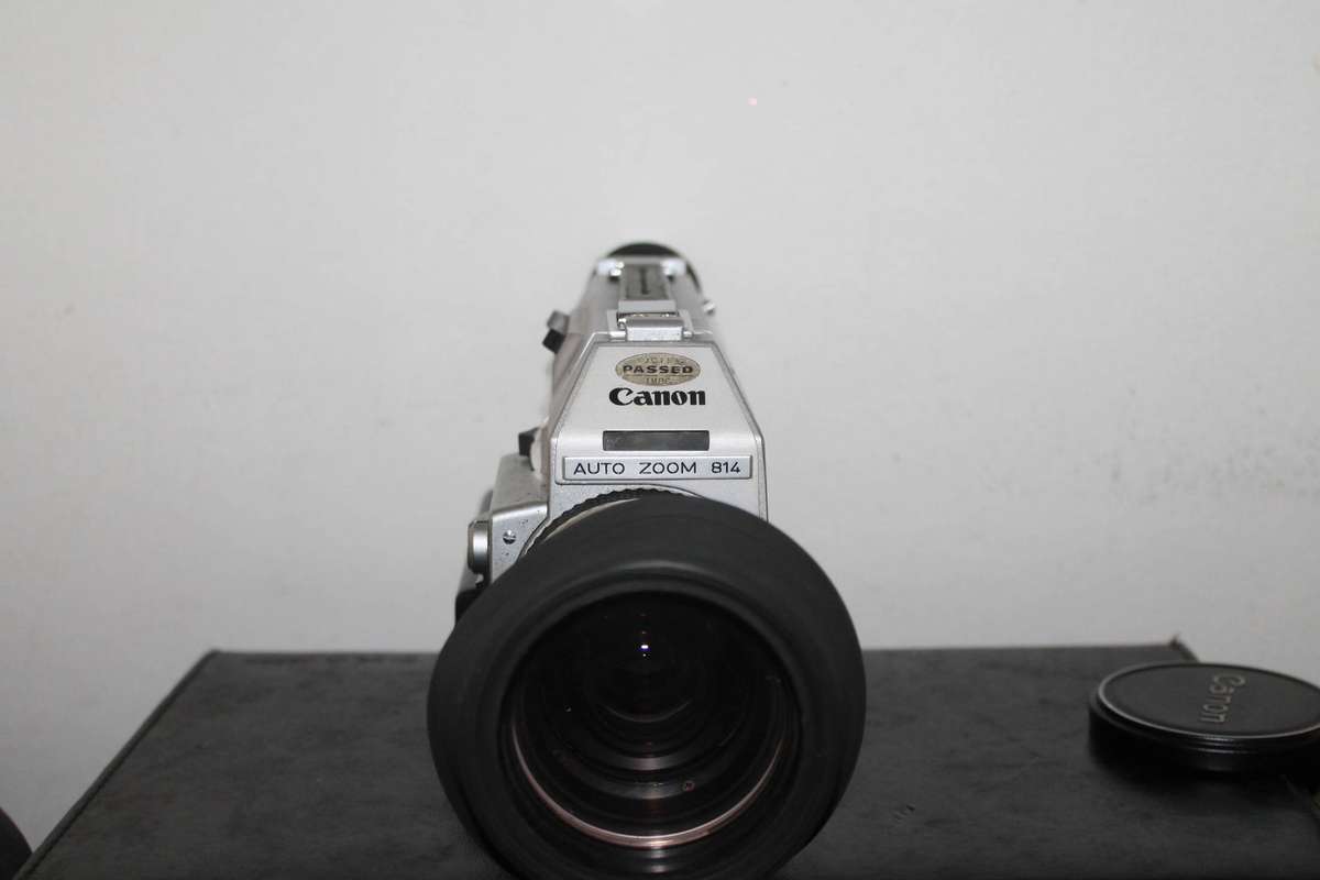Canon Auto Zoom 814 Movie Camera with Case