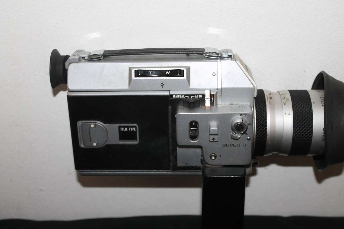 Canon Auto Zoom 814 Movie Camera with Case