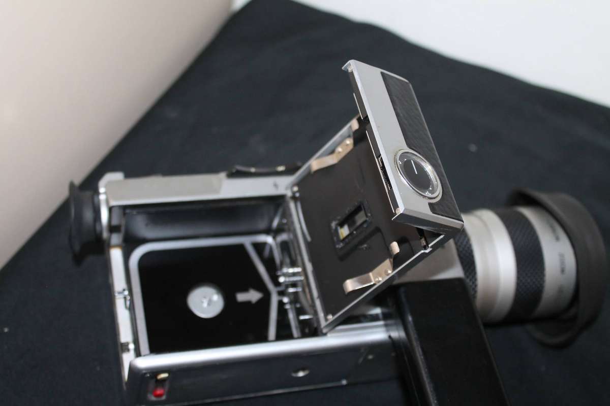 Canon Auto Zoom 814 Movie Camera with Case