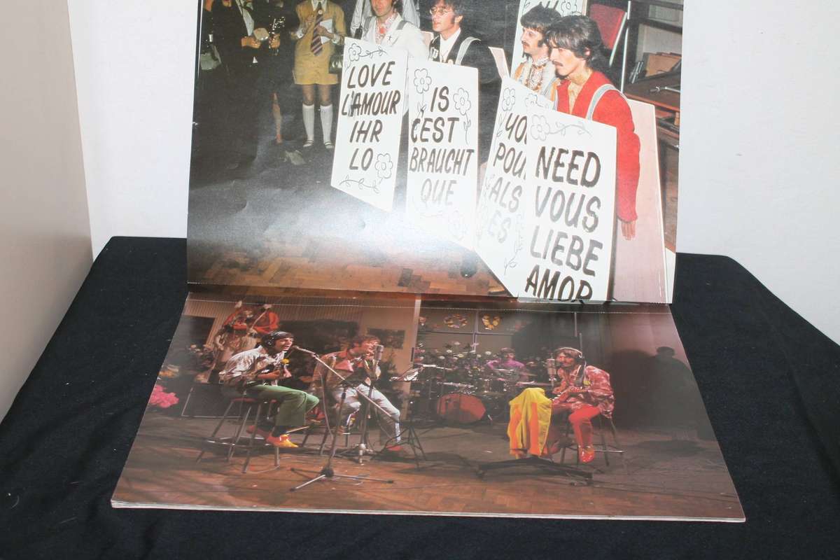 Sgt Pepper's Lonely Heart Club by Bill Harry