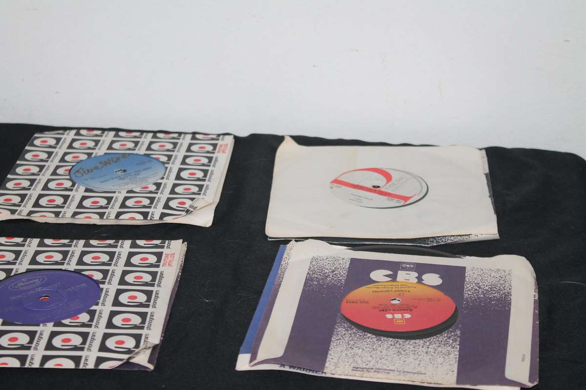 10 7 Singles Lot 10