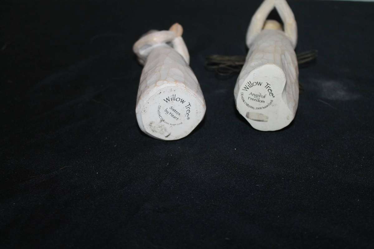 2 Willow Tree Figures