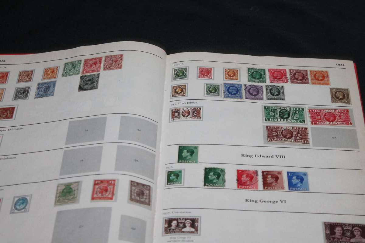 Stamp Album 500 Assorted Stamps