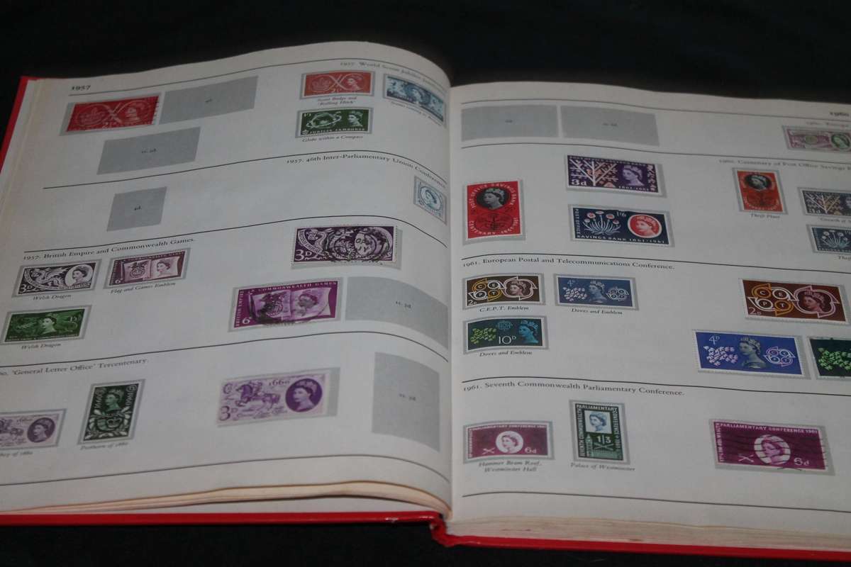 Stamp Album 500 Assorted Stamps