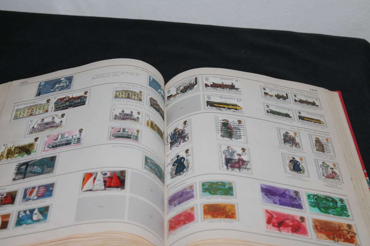 Stamp Album 500 Assorted Stamps
