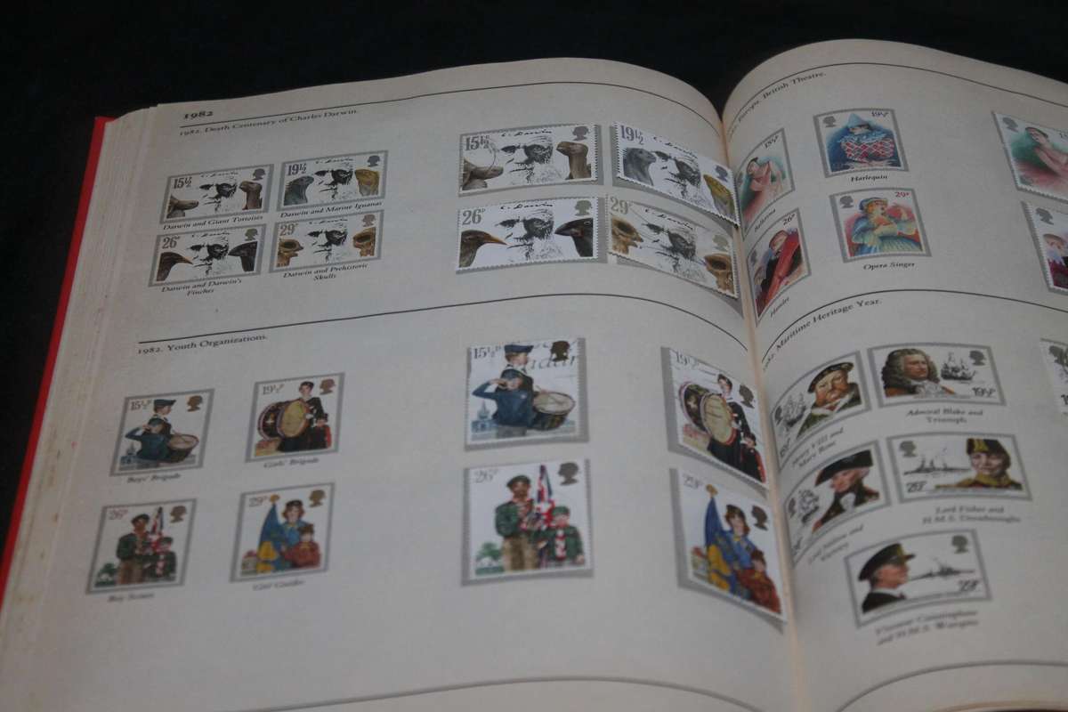 Stamp Album 500 Assorted Stamps