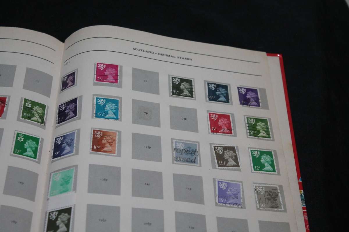 Stamp Album 500 Assorted Stamps
