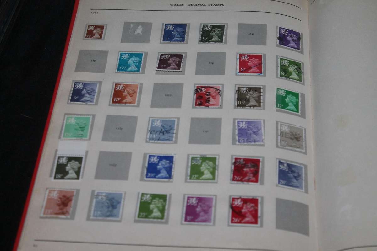 Stamp Album 500 Assorted Stamps