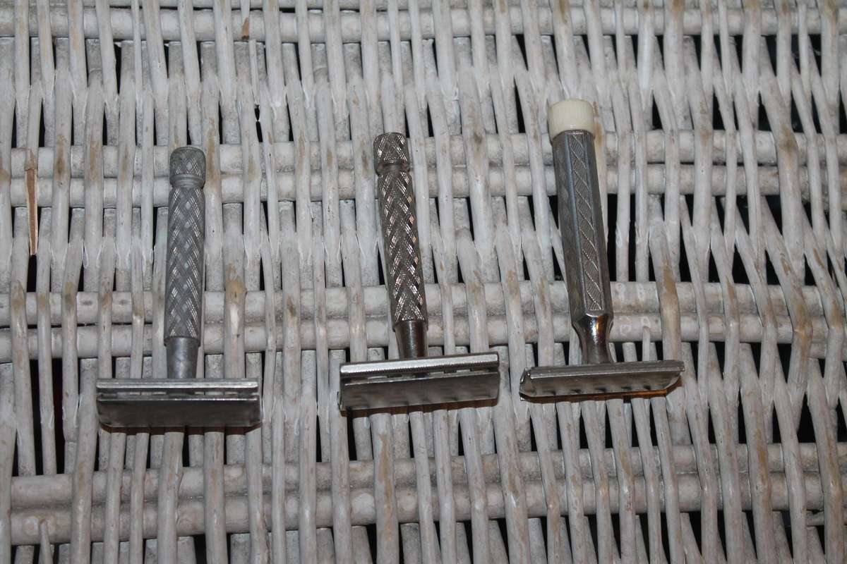 3 Metal Gillette Razors