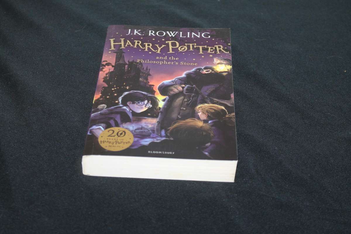 J K Rowling Harry Potter and the philosopher's stone