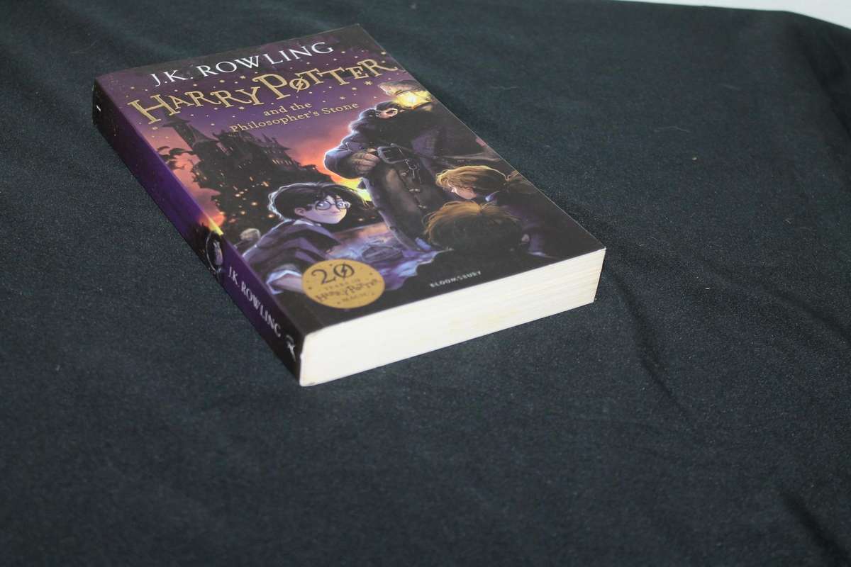 J K Rowling Harry Potter and the philosopher's stone