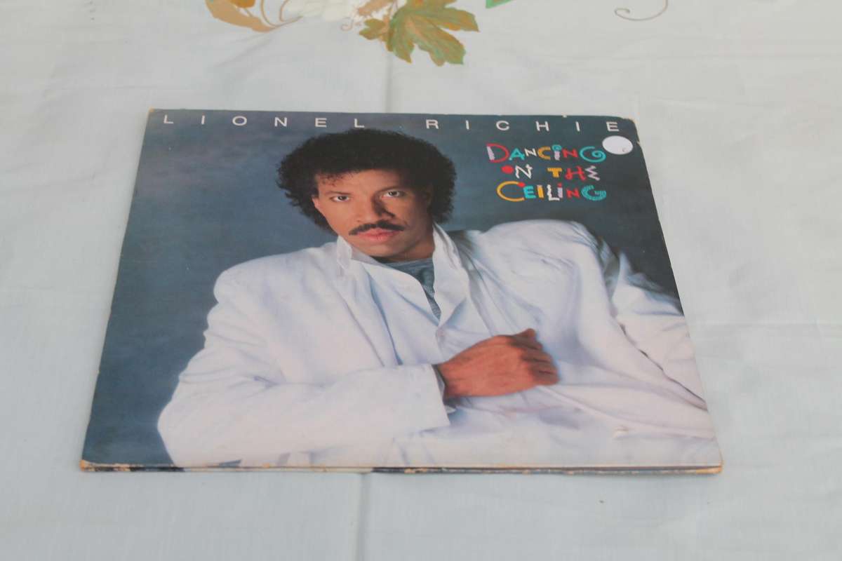 Lionel Richie Dancing on the ceiling