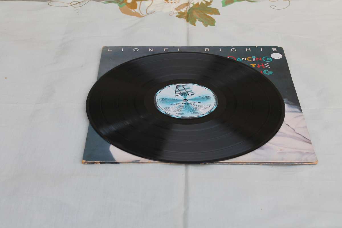 Lionel Richie Dancing on the ceiling