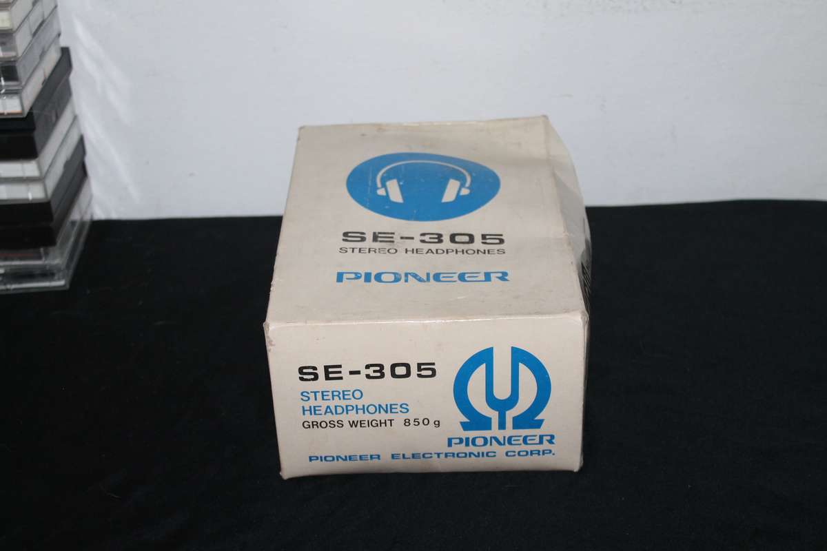 Pioneer SE 305 Stereo Headphones Vintage