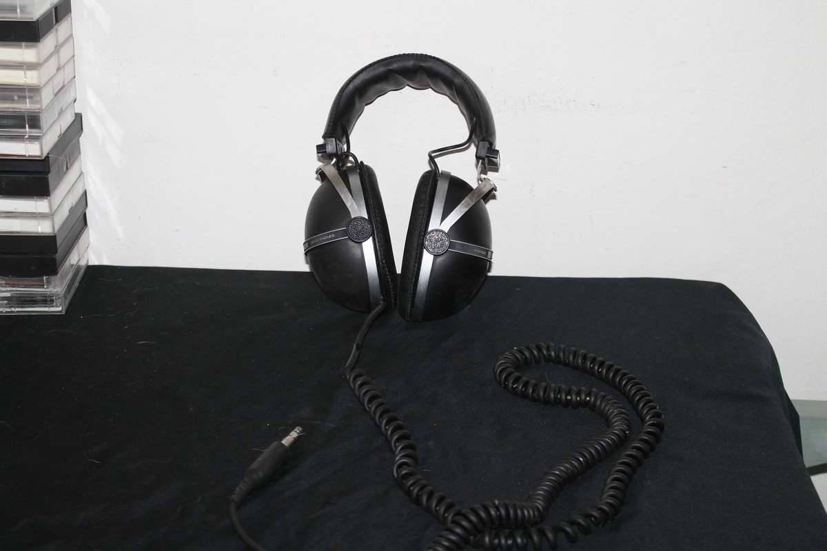 Pioneer SE 305 Stereo Headphones Vintage