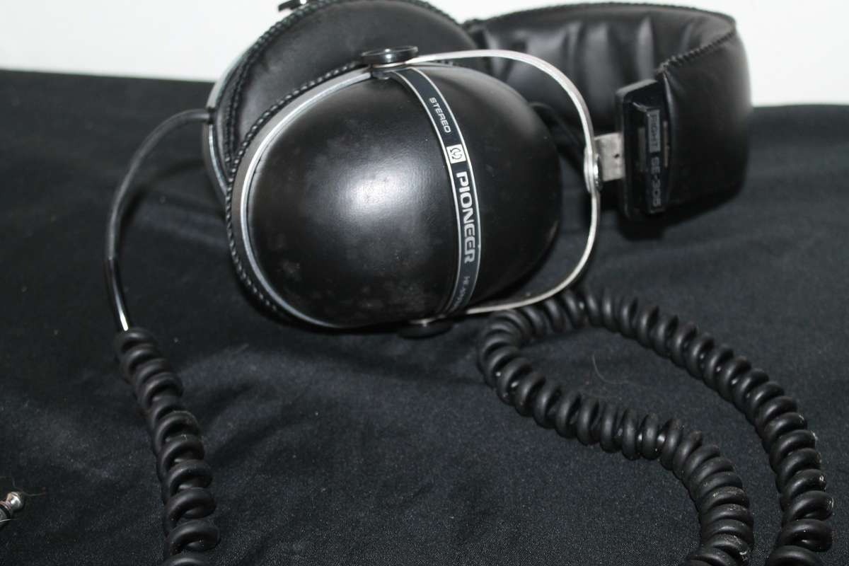 Pioneer SE 305 Stereo Headphones Vintage