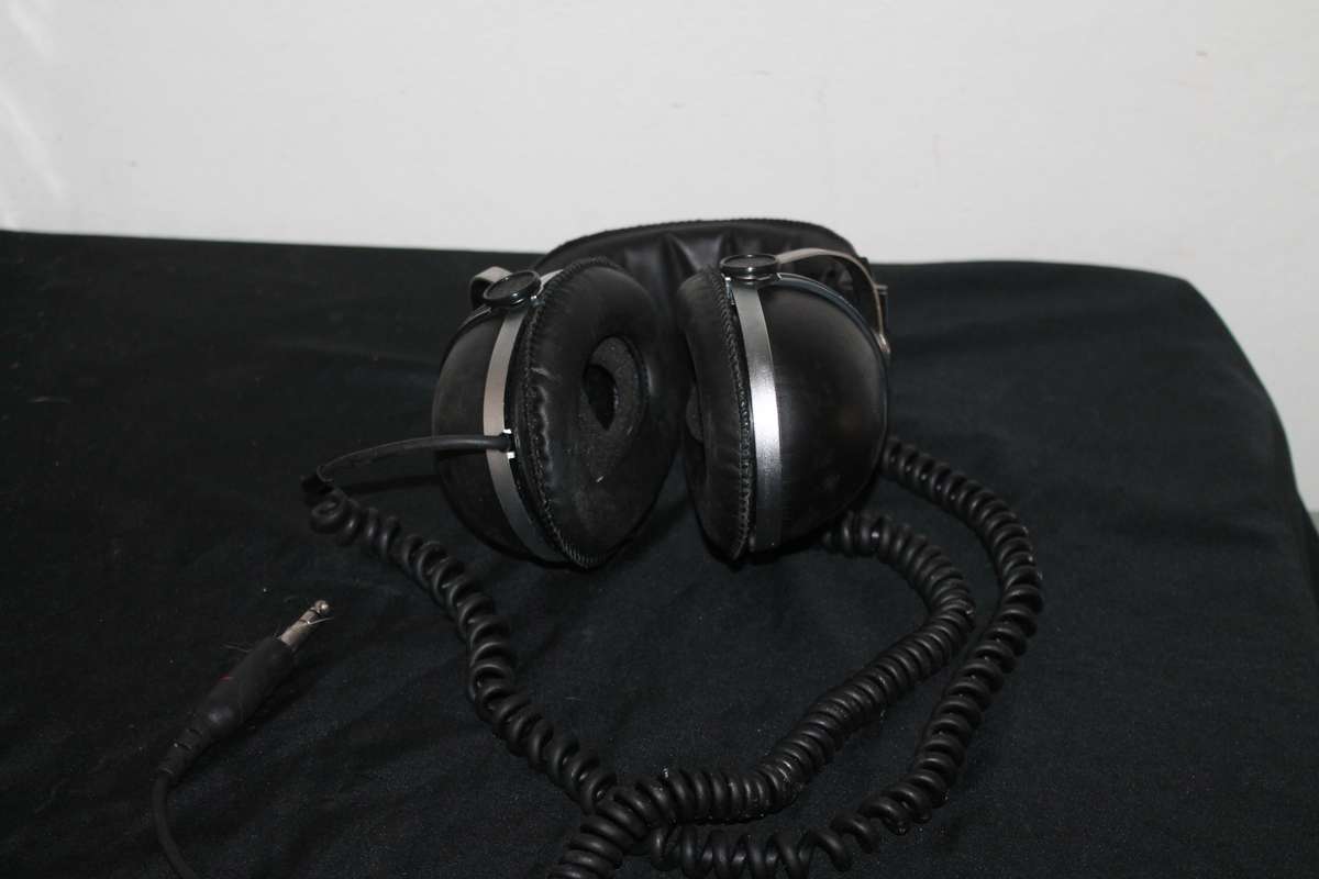 Pioneer SE 305 Stereo Headphones Vintage