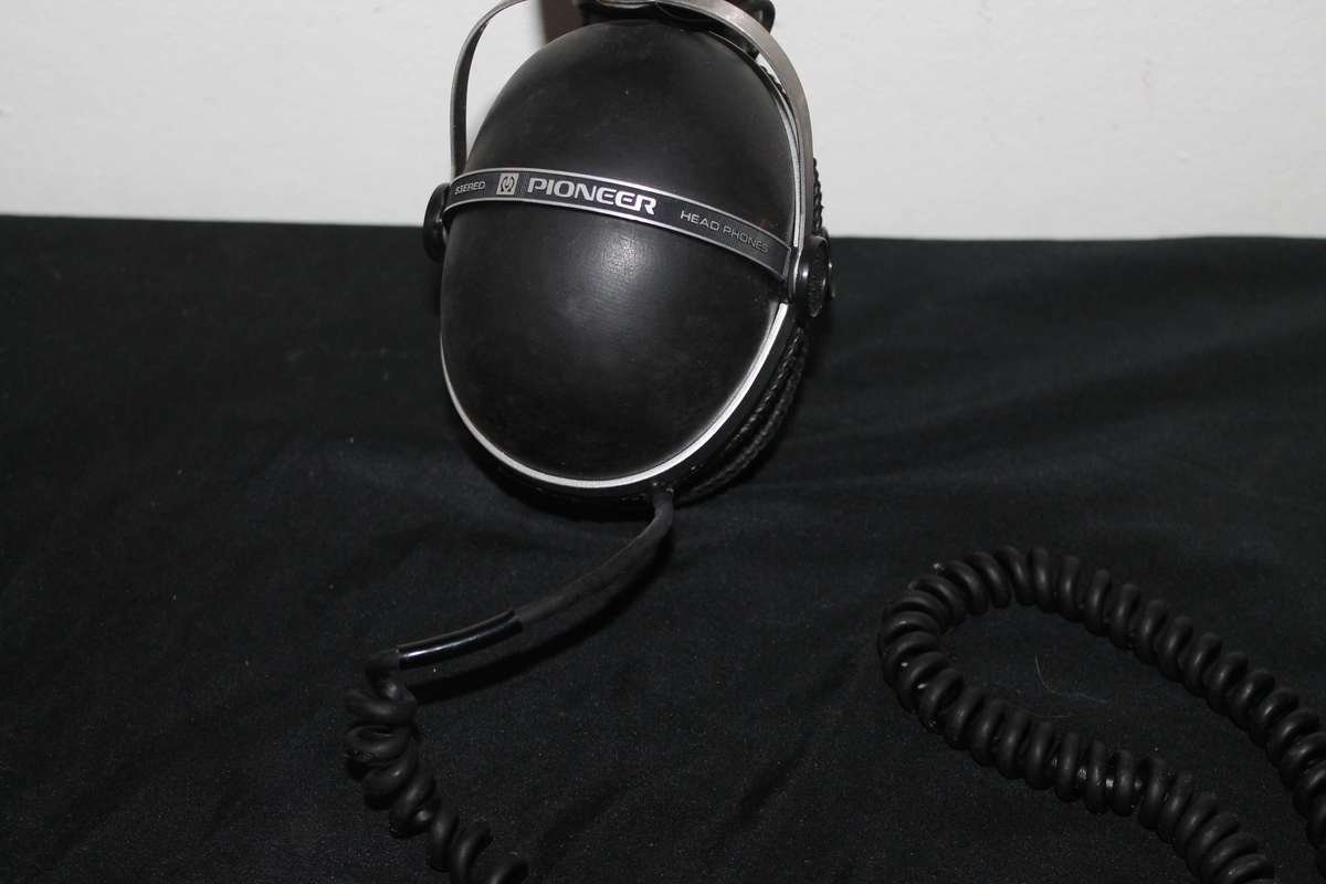 Pioneer SE 305 Stereo Headphones Vintage