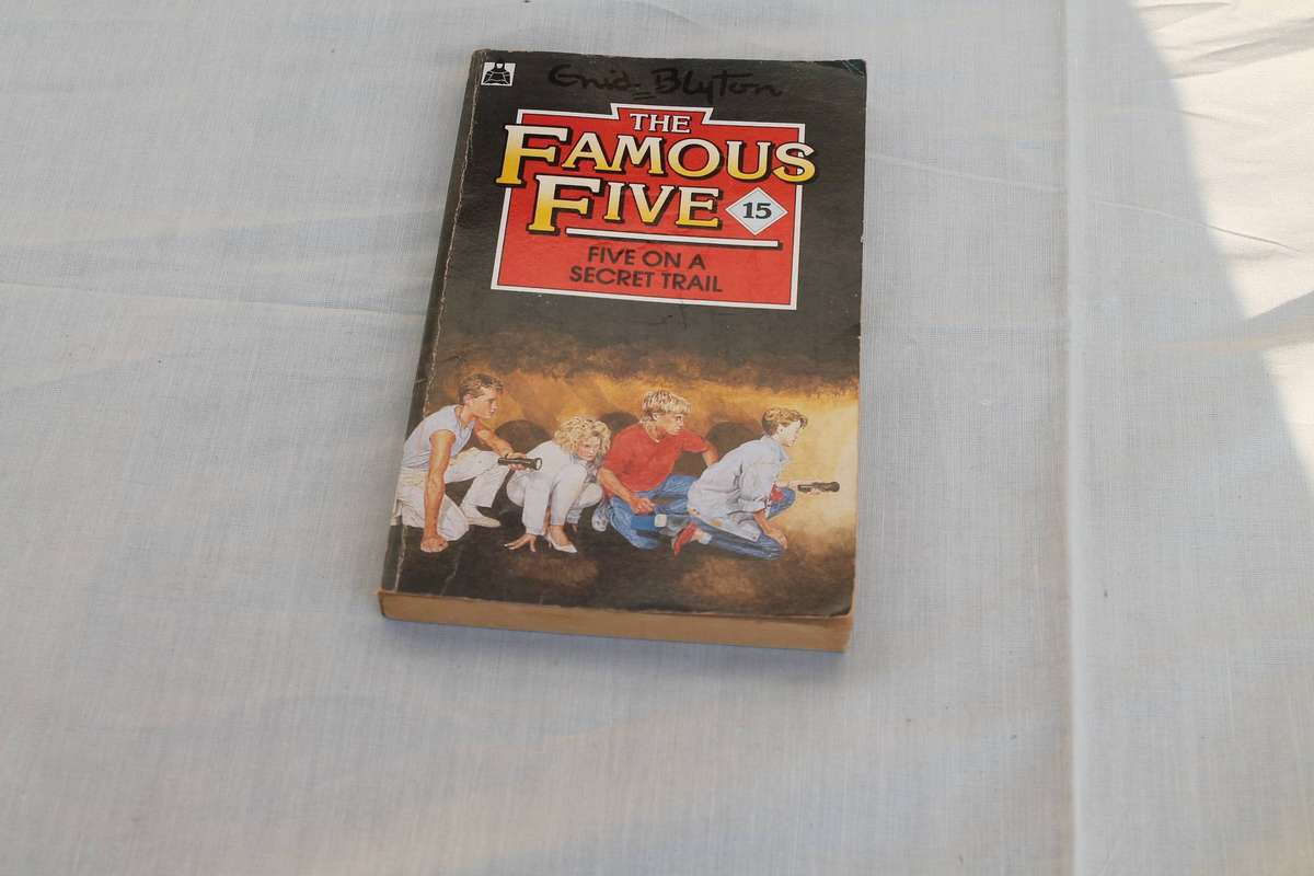 Enid Blyton Famous five Five on a secret trail