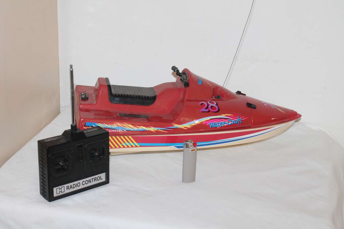 Remote Controlled Speed Boat/ Jet Ski