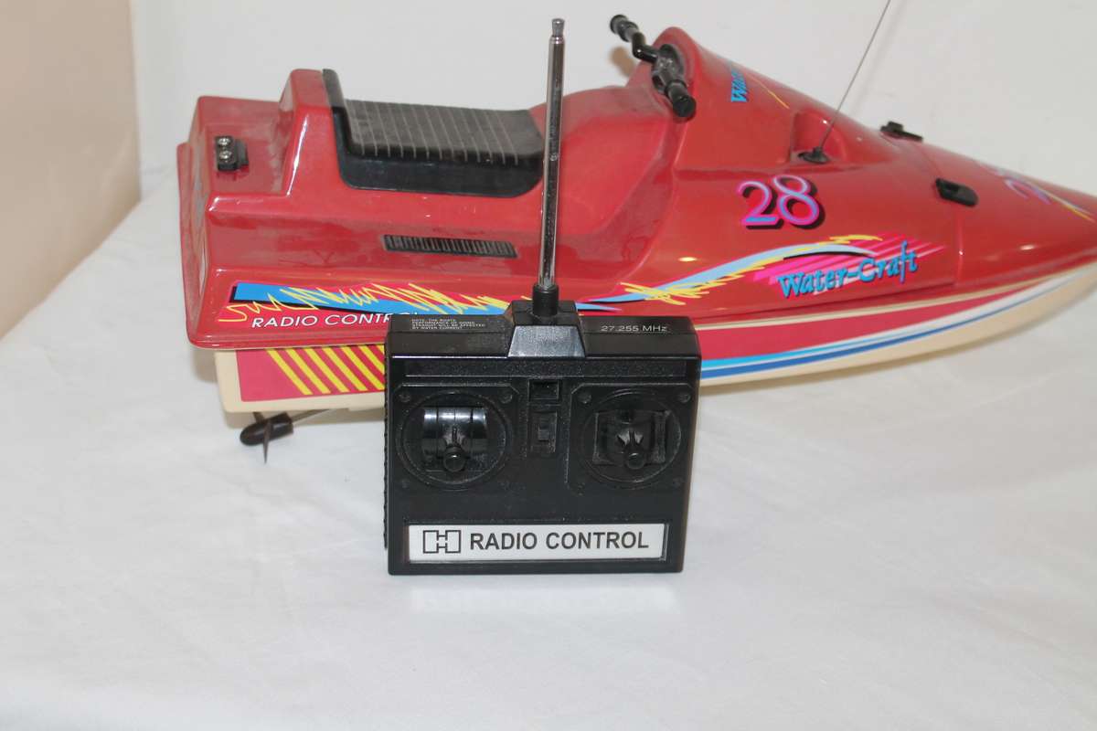 Remote Controlled Speed Boat/ Jet Ski