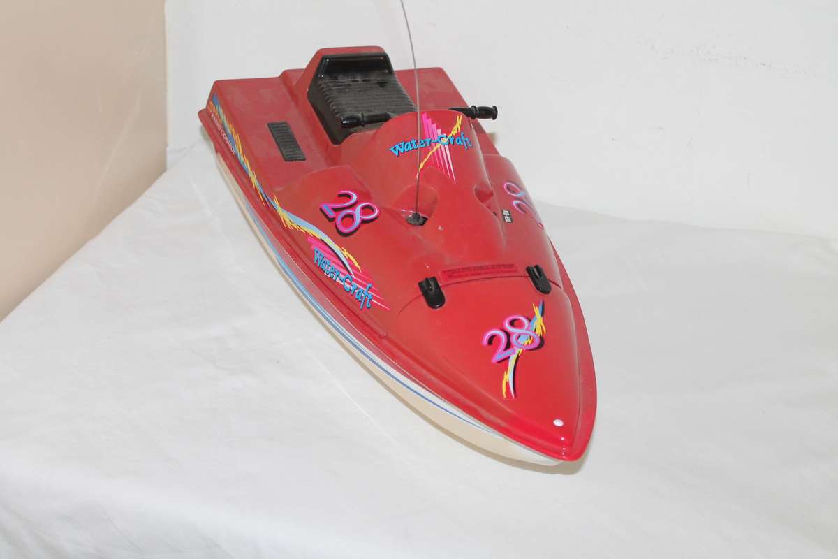 Remote Controlled Speed Boat/ Jet Ski