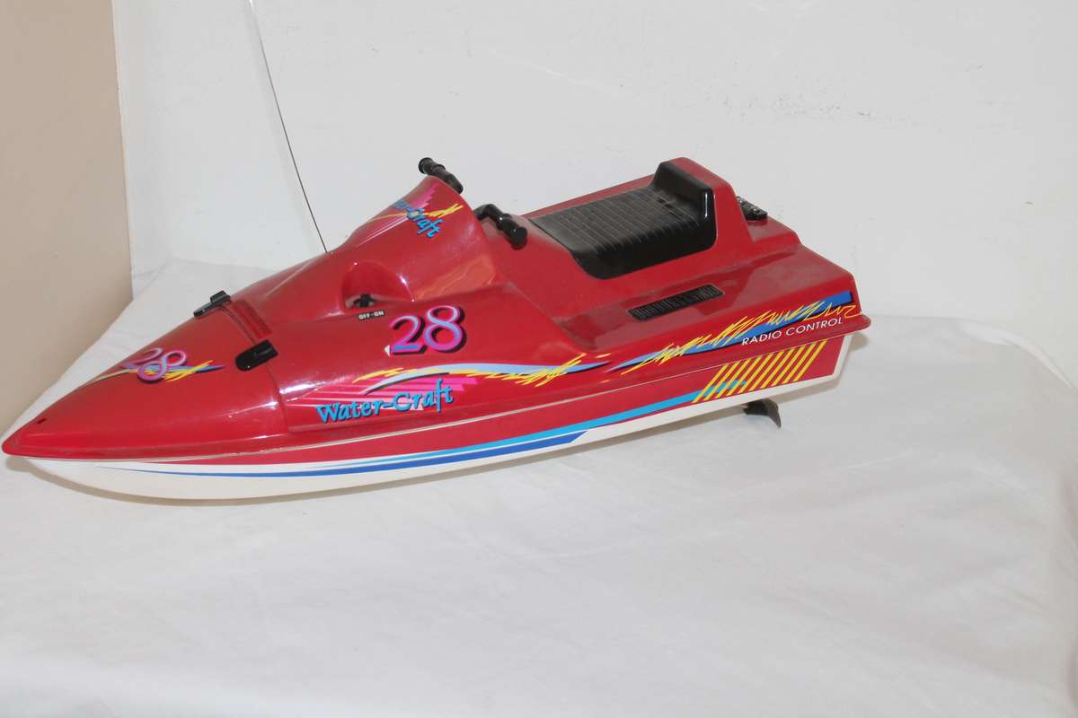 Remote Controlled Speed Boat/ Jet Ski